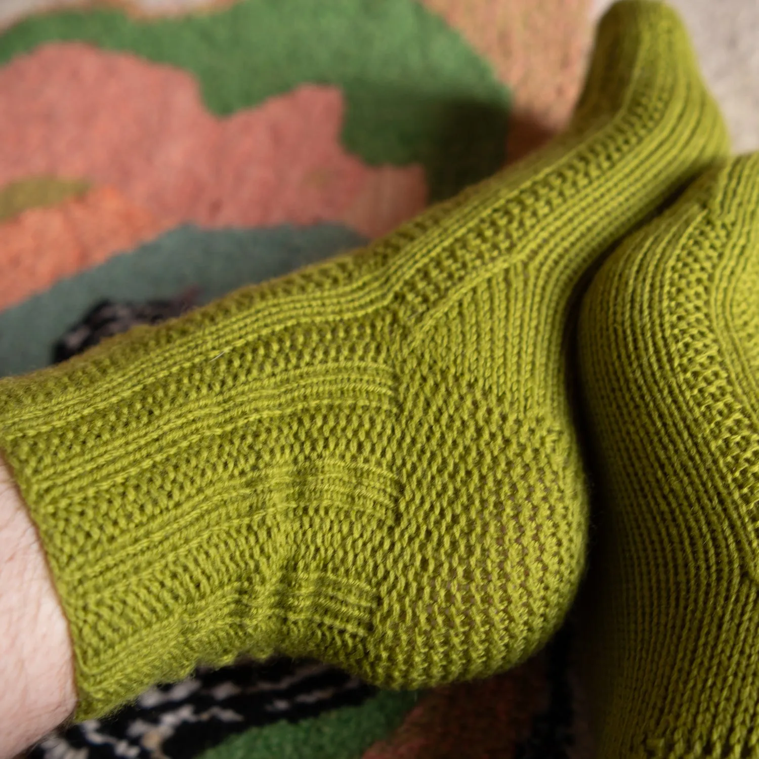 BILLOWING BRAID SOCKS - AUBERGINE