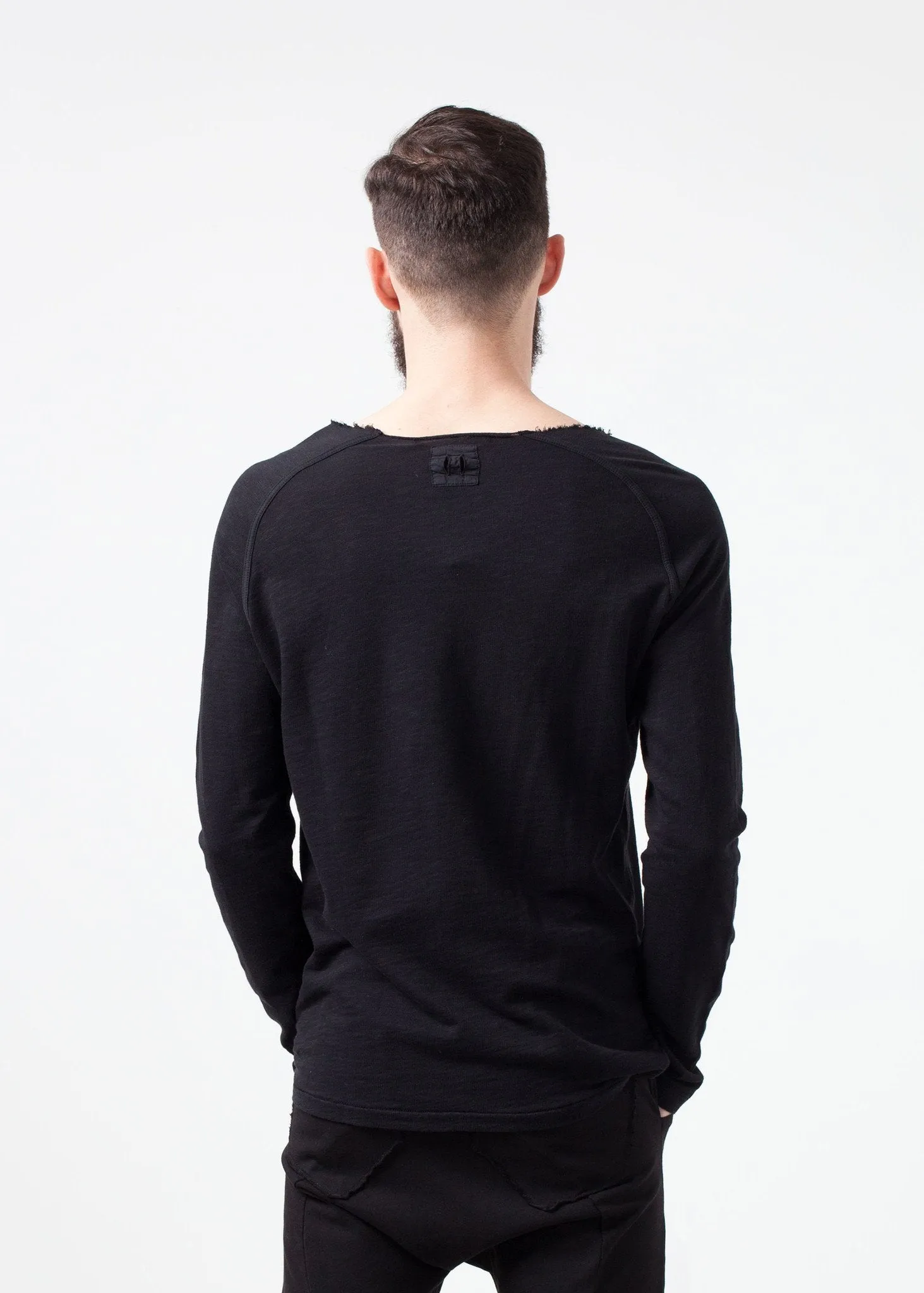 Daris Tee in Black