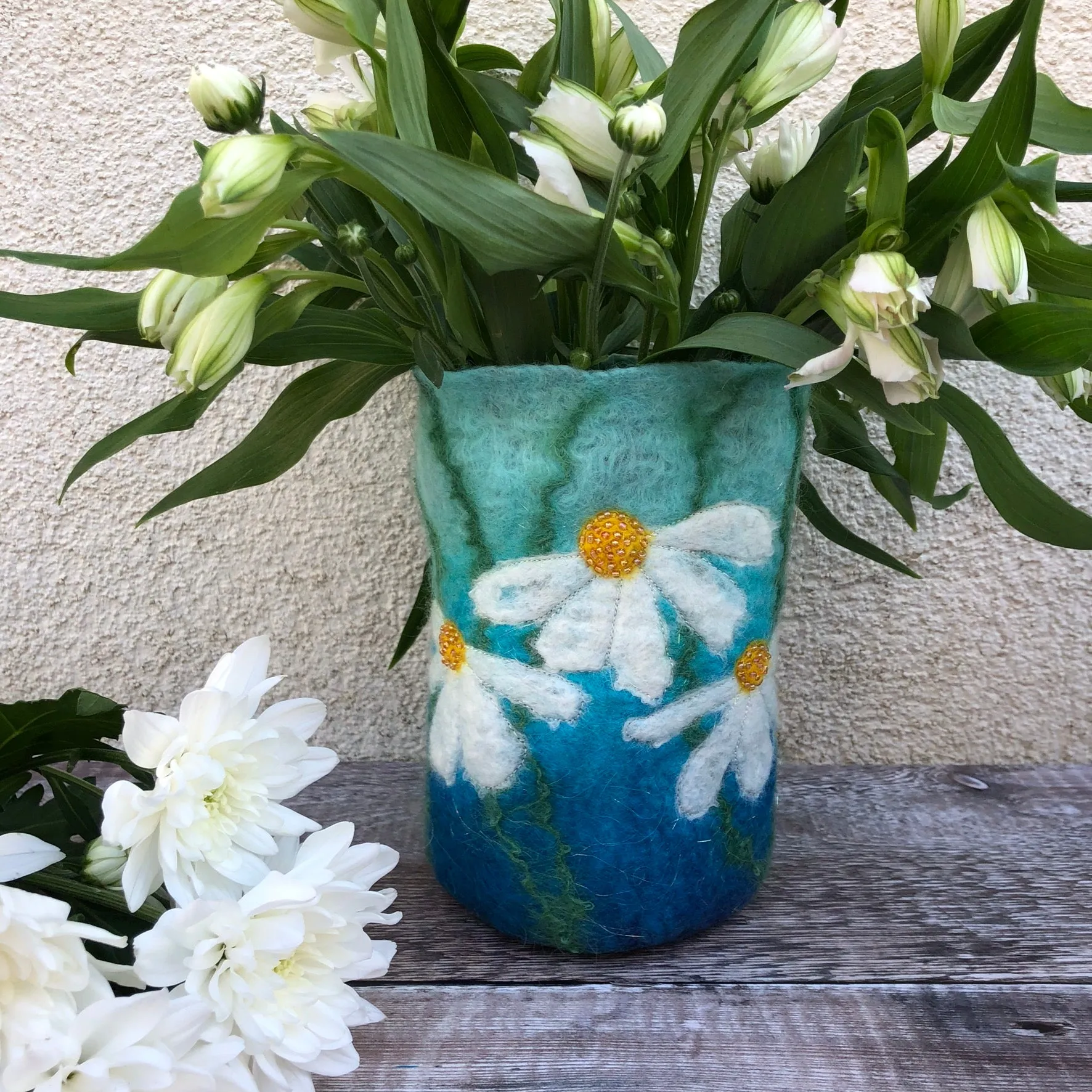 Felt vase - medium